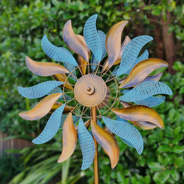 Blue Breeze Wind Spinner | Dual-Tone Metal Garden Sculpture & Outdoor Decor